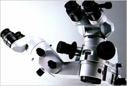 手術用顕微鏡（ZEISS社VISU210）